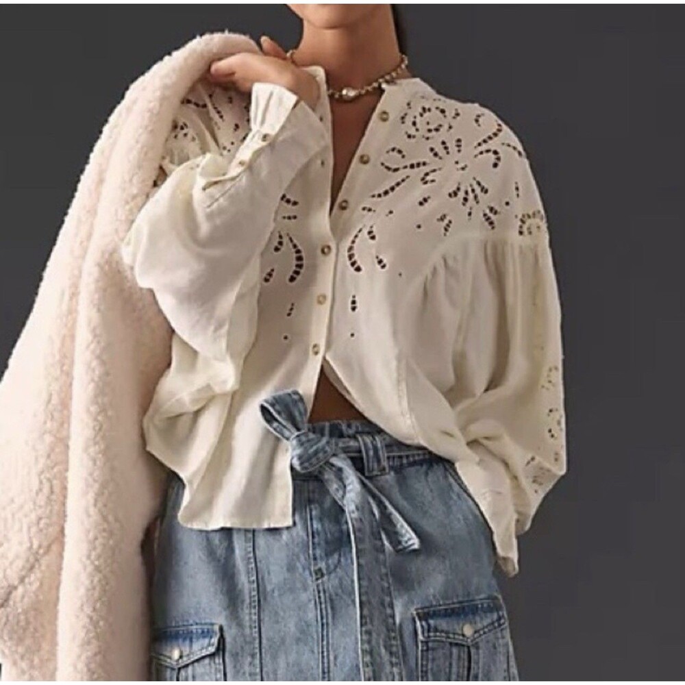 Pilcro Anthropologie STRUCTURED EYELET BLOUSE TOP Ivory Cotton Loose Fit Sz M